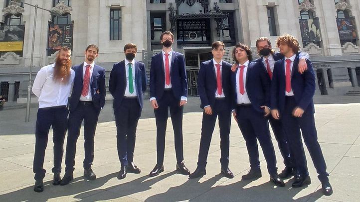 Equipo MAD Lions (de izq. a dcha.) Viking, Mac, Aagie, Kaiser, ElYoya, Armut, Stuii y Carzzy.