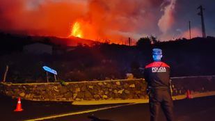 Varios municipios evacuados y vuelos cancelados en La Palma por la explosividad del volcán