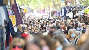 El Rastro recupera la normalidad: vuelven todos los puestos, aunque con mascarilla y control de Policía