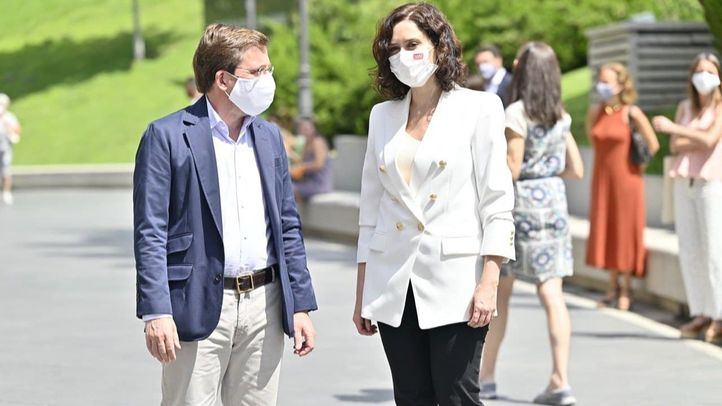 La presidenta de la Comunidad de Madrid, Isabel Díaz Ayuso, y el alcalde de Madrid, José Luís Martínez Almeida