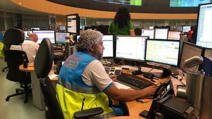 Herido grave un obrero al caerle un palé con placas solares en Meco