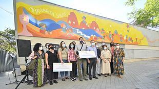 Un mural inspirado en la ciencia y la pedagogía decora la escuela infantil Margarita Salas, en Retiro