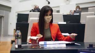 El Pleno estalla contra Vox por condenar el aborto con una foto de Villacís y su hija