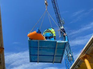 Accidente laboral en Opañel: un obrero herido grave tras caer de un edificio en construcción