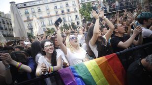 Madrid izará una bandera LGTBI permanente en la plaza Pedro Zerolo