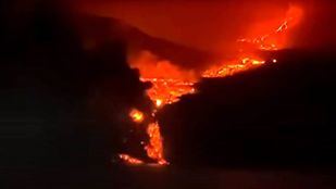 Volcán de la Palma: se produce de madrugada la tan temida llegada de la colada de lava al mar