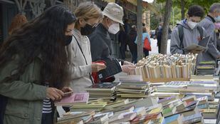 Los libreros de la Cuesta de Moyano tampoco pagarán la tasa por sus casetas de 2021