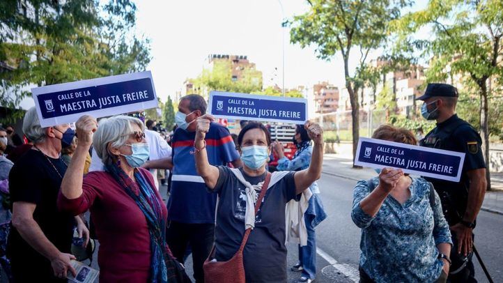 Una manifestación pide que la actual calle General Millán Astray vuelva a tener el nombre de Maestra Justa Freire