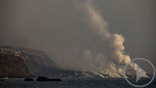 Salvamento Marítimo visita la zona del delta tras la erupción del volcán