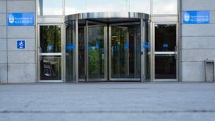 Ayuso y Villacís se enzarzan por la dimisión del regidor socialista de Alcobendas para ceder la Alcaldía a Ciudadanos