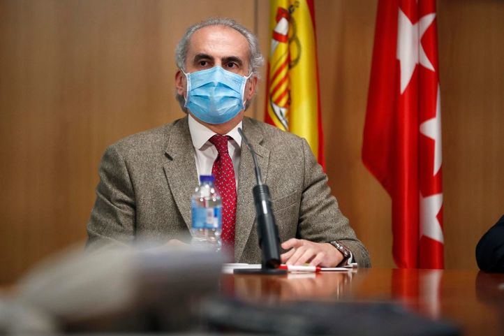 El consejero de Sanidad de la Comunidad de Madrid, Enrique Ruiz Escudero