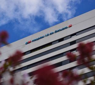 Bajan los contagios y los ingresos pero aumentan a seis los fallecidos por Covid en Madrid