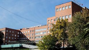 El Clínico San Carlos emplea por primera vez cirugía robótica para ampliar la vejiga de un menor