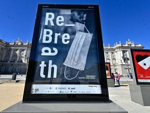 La exposición 'Re_' inunda Madrid de carteles con el lema Reiniciar, Revivir y Recuperar