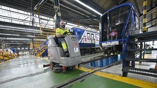 El trabajo invisible en el Metro de Madrid: así se desinfectan trenes, estaciones y depósitos