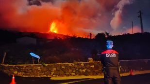 Volcán de La Palma: la lava avanza mientras la calidad del aire empeora