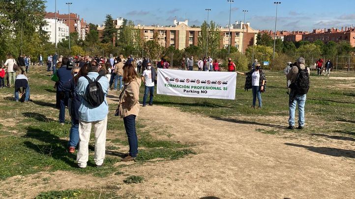 Los vecinos de Hortaleza se concentran contra el 'Proyecto Malinche' de Nacho Cano