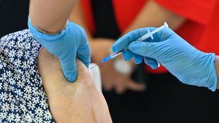 La campaña contra la gripe arranca el lunes y se combinará con la tercera dosis del Covid-19