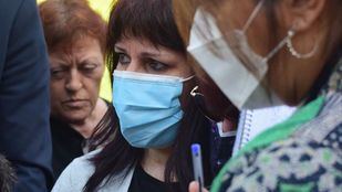 Víctimas de la colza se encierran en el Prado y amenazan con retransmitir su "descanso eterno"