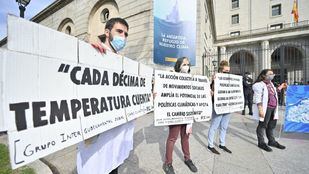 Miembros de Extinction Rebellion se manifiestan contra la “inacción política” ante la crisis climática
