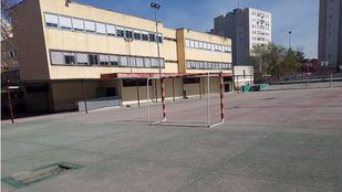 Sanidad replica a Ayuso que la ley obliga a usar mascarilla en el recreo del colegio