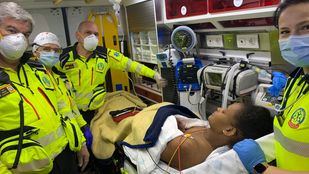 Una mujer da a luz en su coche asistida por dos policías