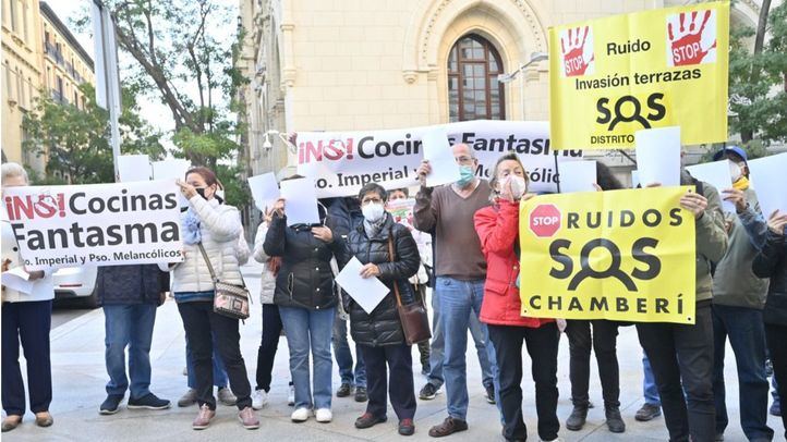 Protesta contra las cocinas fantasma en Imperial y contras las terrazas en Ibiza, Retiro.
