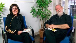 Ajo Micropoetisa, agitadora cultural, poeta, maestra de lo breve, con la habilidad de deslizar las palabras para dejarte pensando