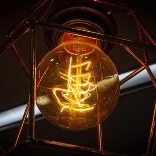 La luz cae este sábado un 30% y registra el precio más bajo del mes