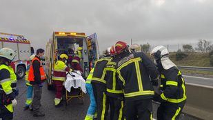 Herido grave tras volcar su coche en la M-501