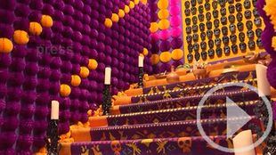 Casa de México exhibe su altar de muertos
