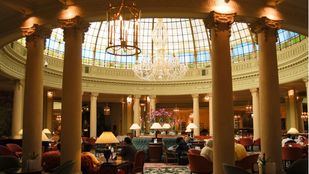 La policía investiga la extraña muerte de un hombre en el Hotel Palace