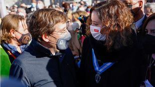 De misa al plató: el frenético día festivo de Ayuso