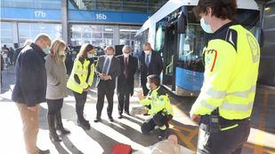 El proyecto Cardiomad dota con desfibriladores a autobuses de la EMT