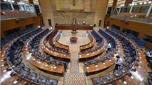 La izquierda y Vox abandonan el Pleno en "protesta" por la expulsión de una diputada del PSOE