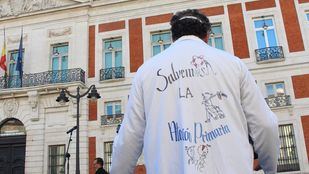 Concentración de 'batas blancas' en Sol para defender la Atención Primaria