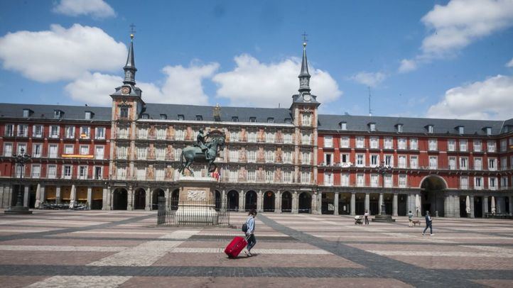 Turista en la Plaza Mayor