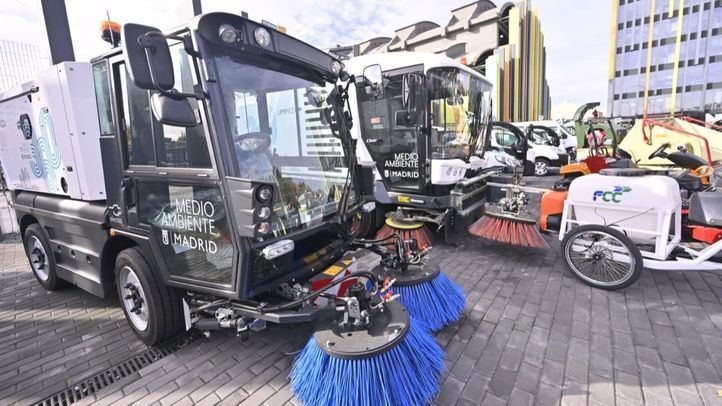 Presentación de la nueva imagen y maquinaria de los servicios de limpieza y zonas verdes del Ayuntamiento de Madrid.