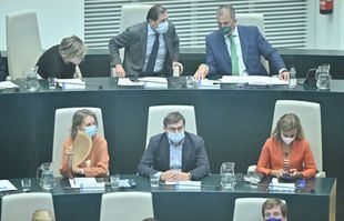 Ortega Smith no negociará "en trastiendas" unos Presupuestos "de rodillas a los comunistas"