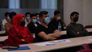 La Universidad Camilo José Cela formará a 40 estudiantes refugiados afganos