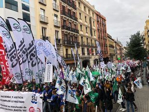 Funcionarios de Justicia recorren Madrid por la subida salarial
