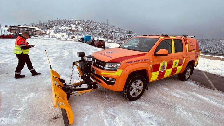 Operadores han trabajado en la pasada noche para poder abrir este miércoles los puertos de montaña