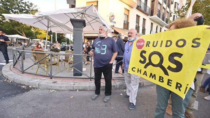 Manifestación contra las terrazas en Retiro