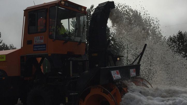 16 equipos han trabajado durante la noche para hacer accesibles las carreteras de puertos de montaña