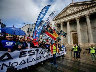 Miles de policías recorren Madrid contra la reforma de la 'Ley Mordaza'