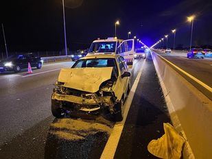 Trasladadas al hospital cuatro personas tras colisionar dos turismos en la A-2