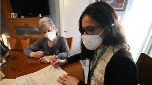 El SAD ayuda a los mayores de ocho distritos de Madrid a gestionar trámites burocráticos