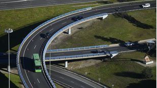 Todo lo que no se podrá hacer al volante en 2022 con la nueva ley de Tráfico