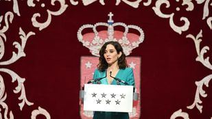 Gritos de "presidenta de España" para Ayuso en el homenaje a la Constitución sin Casado