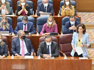 Ayuso descarta derogar las leyes LGTBI, pero defiende su derecho a hacerlo